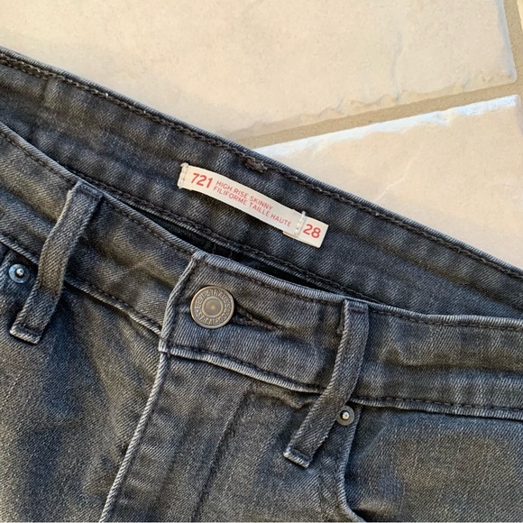 Levi’s 721 High Rise Skinny Jean - Picture 3 of 6